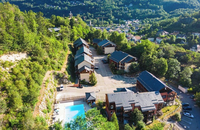 T2 à deux pas des thermes et de la télécabine