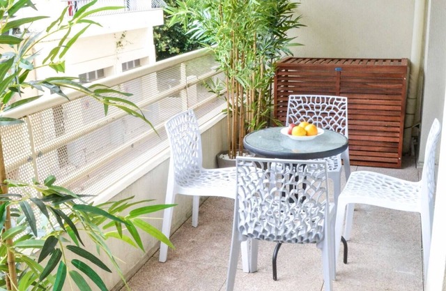 T2 Comédie/Gare : air conditioning, terrace, parking, elevator ★