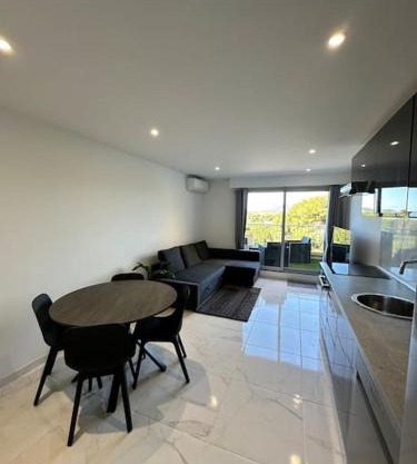 T2 Duplex climatisé et rénové avec terrasses - Hyères Port