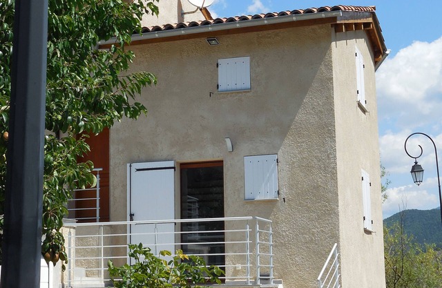 T2 new prox design. Digne (04) 4 pers. Garage, Garden