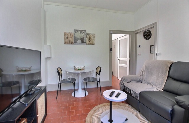 T2 single-storey (no works) with private terrace and veranda