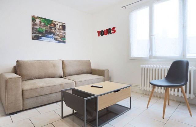 T3 10 minutes from Tours