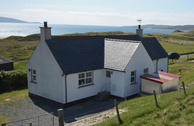 TAIGH MARSAILI, family friendly in Luskentyre, Isle Of Harris