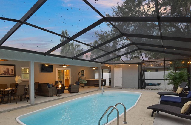 Tampa Bay Aurora House with Pool and Hot Tub