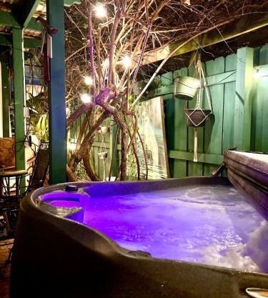 Tango Mango House with Private Hot Tub