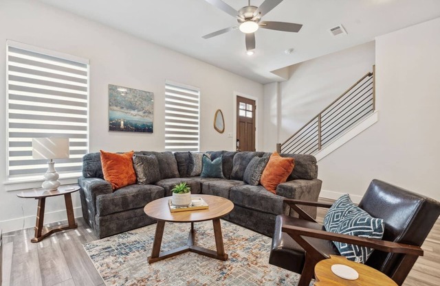 TCH - Spacious 3bd/2.5ba in Dallas with Workspace