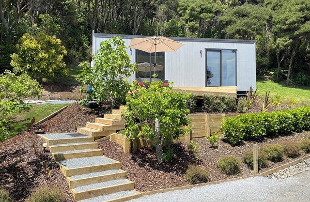 Te Henga Hideaway