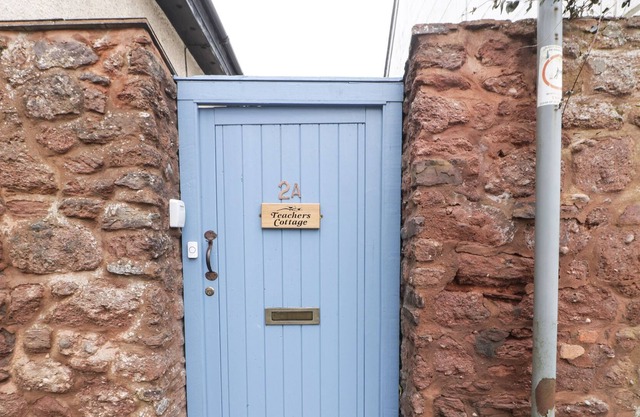 TEACHER'S COTTAGE, pet friendly, with a garden in Wiveliscombe