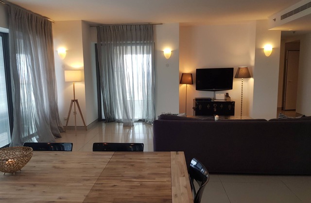 Tel Aviv -Park Tsameret 4 bedrooms,high floor,large balcony,private parking slot