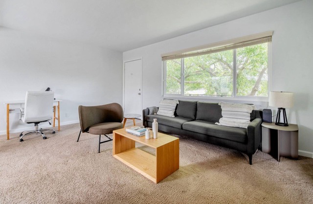 Terrific Mountain View 1BR w/Pool & Parking, nr Shops, by Blueground
