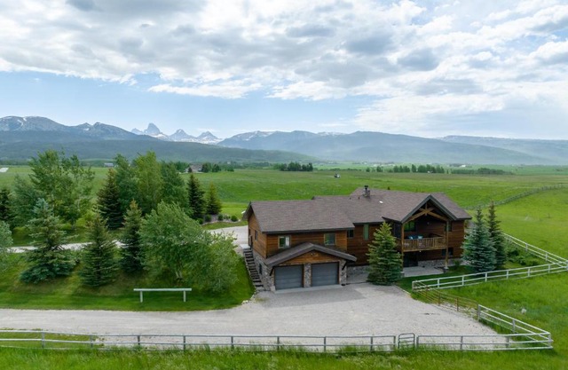 Teton Melody by KABINO Partial Air Conditioning Hot Tub FirePit Foosball Telescope Games WiFi Grill Mtn Views