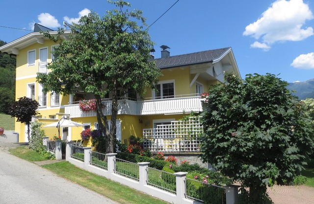The apartment is a good starting point. for hiking, mountaineering skiing