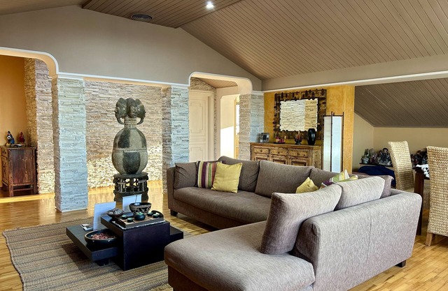 “THE ATTIC” - (Free parking) Exclusive Apartment