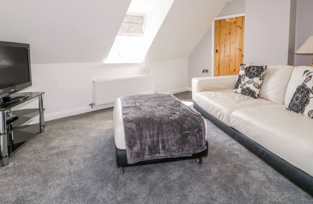 THE ATTIC HOUSE, pet friendly in Wragby