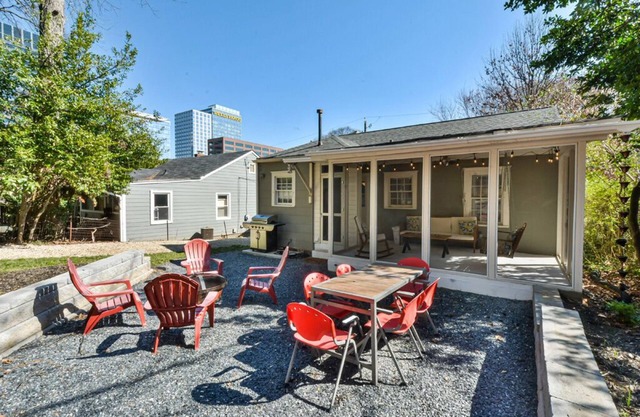 The Audrey @Atlantic Station: Fire Pit, Outdoor Dining, BBQ, Cornhole/Horseshoes