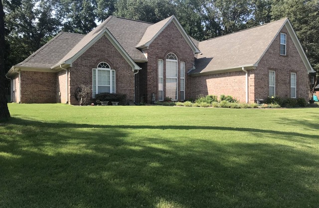 “The Bartholomew” 3 Bed 2 Bath King Suite with Jacuzzi Tub.
