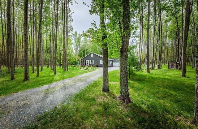 The Birchwood Escape - Entire Vacation Home close to the lake and dunes
