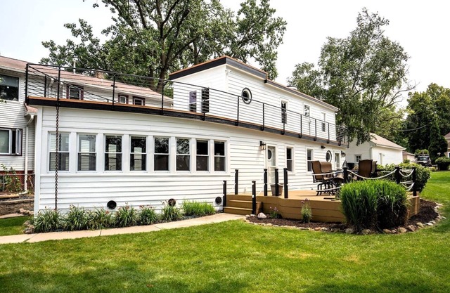 The Boat House on Pewaukee Lake| Location, Comfort, Experience