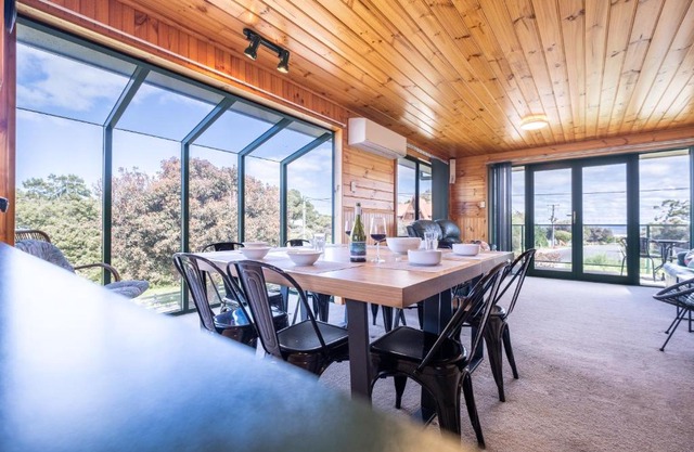 The Boathouse - Freycinet Holiday Houses