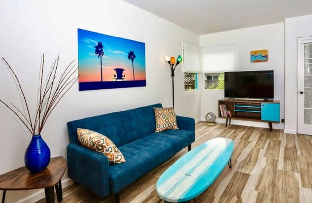 The Bungalow – Charming La Jolla Beach Cottage, 3 Blocks to Beach with Huge Yard