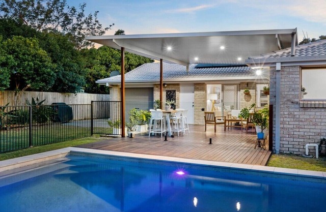 The Caba Bungalow - private pool and short walk to the beach!