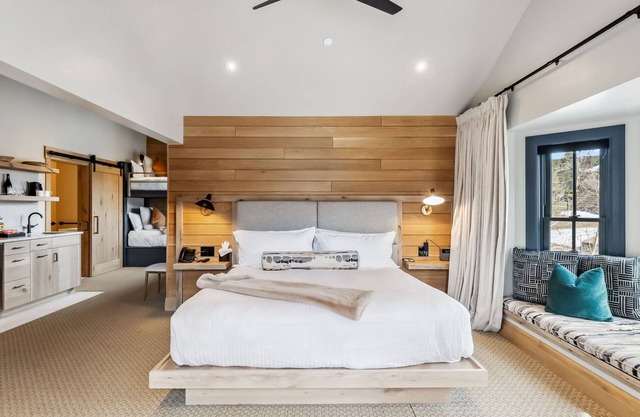 The Carlin Royal Tiger | Bunks, Views & Balcony