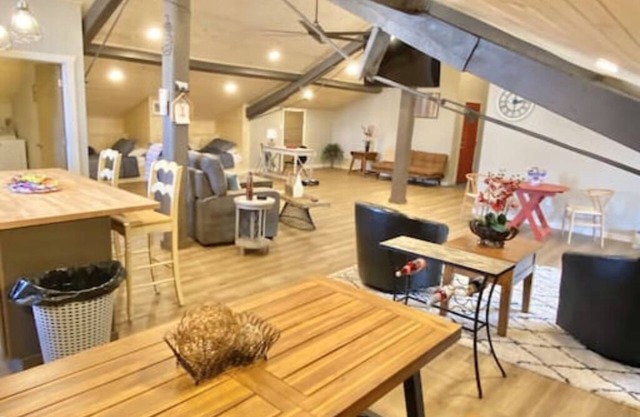 The Carriage House - Downtown