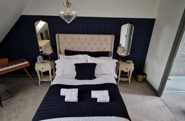 The Case in Point. Heart of Witney & The Cotsworlds. Pet friendly.