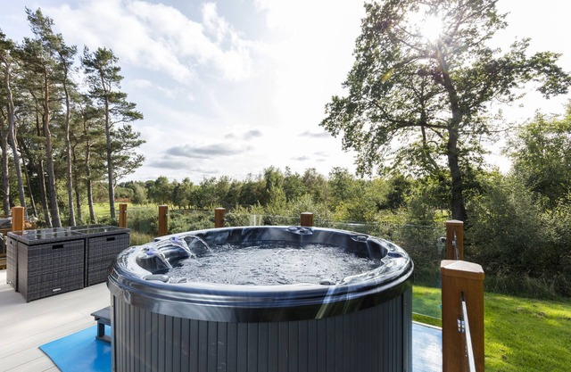 The Cedar Lodge - Two Bedroom House, Sleeps 4