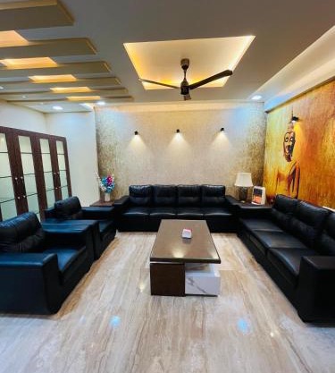 The Charming Retreat 2BHK Serviced Apartments with Swimming Pool