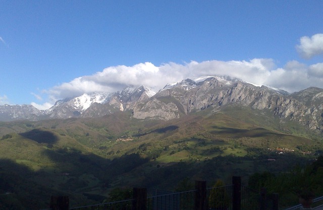 The Cobeña Viewpoint. 60 m house. with beautiful views of the Picos de Europa.