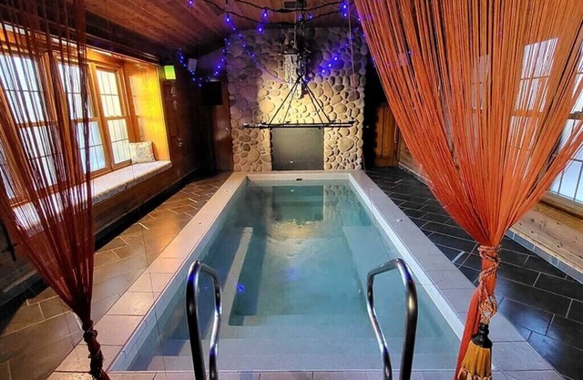 The Coolest Vacation Home Rental Ever! (a Must See) in Green Lake