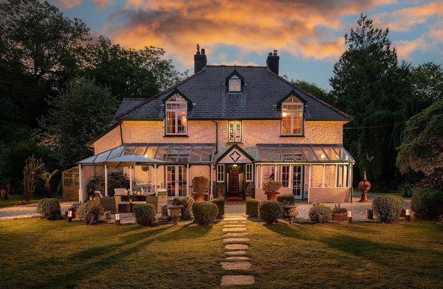 The Cors Country House - sleeps 10 guests in 5 bedrooms