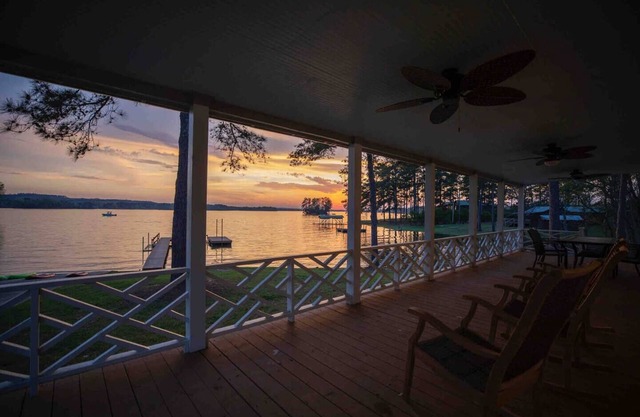 The Cottage: 2-BR, Sunset Side of Lake Wateree Ramp + Priv Dock!