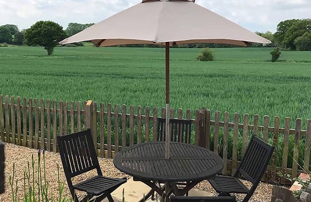 The cottage is ideally situated for exploring the Suffolk coast and countryside.