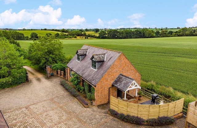 The Cottage - Luxury Romantic Retreat in Idyllic Rural Location