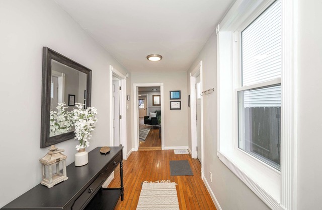 The Covington Cottage Modern 2 BDR Charmer