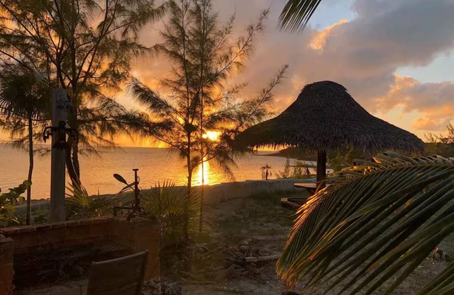 The Crab House On Sunset Beach with Mooring