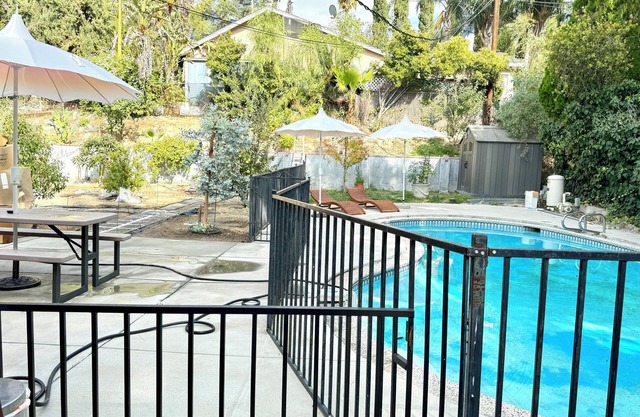 The Crane: Game & Fitness room, big Pool and yard for kids! Chefs kitchen! Ps5!
