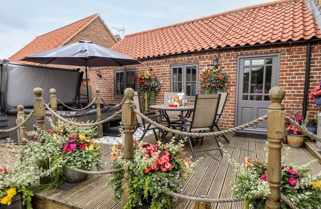 THE DAIRY BARN, family friendly, luxury holiday cottage in Ingham