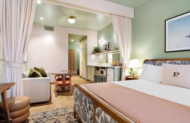 The Deluxe Queen at Palihouse Hyde Park Village, Onsite Parking