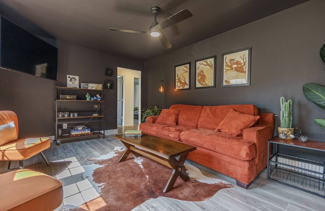 - The Den -Luxe + Spacious 2 BR FENCED YARD
