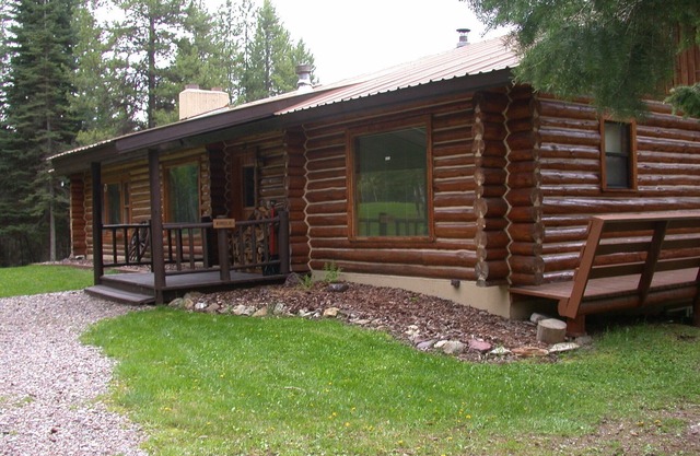 The Elk Antler Wilderness Cabin welcomes families, groups