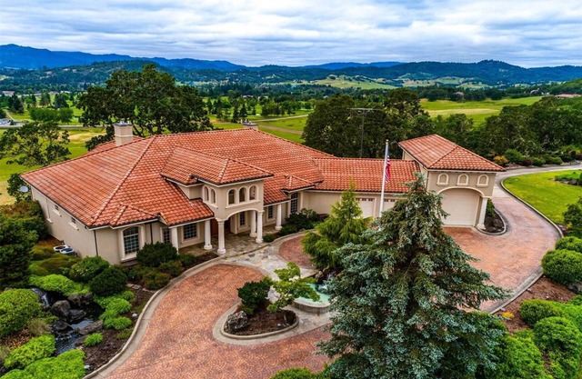 The Engle House Luxurious Villa and Event Space in Oregon Wine Country