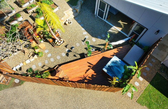 The Escape Studio - On the edge of the Rainforest and minutes from the beach!