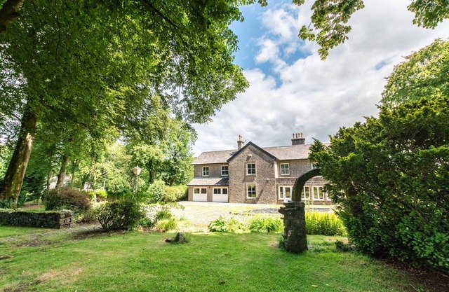 The Gables - Seven Bedroom House, Sleeps 16