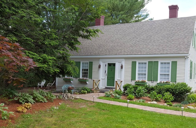 The Gallery Apartment in Damariscotta, Maine, for stays of 3 or more nights