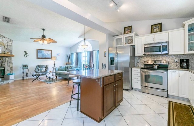 The Garden Beach House! Enjoy best of both worlds!