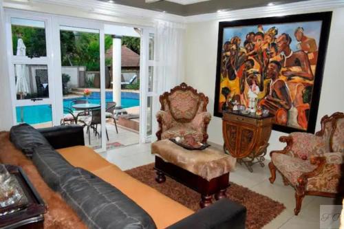 The Giraffe Room at Frederick's Place