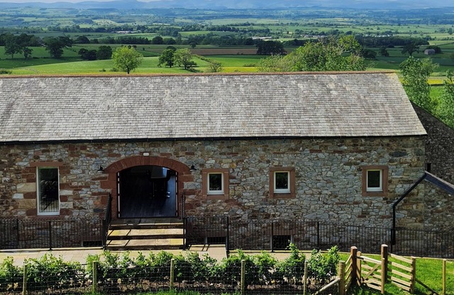 THE HAYLOFT, pet friendly, with a garden in Appleby-In-Westmorland